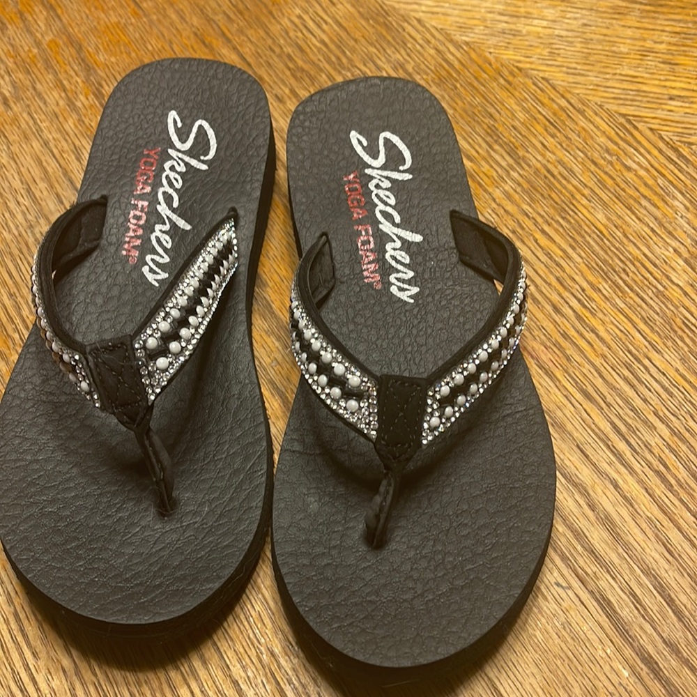 Womens Skechers sandals sz 6